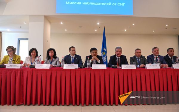 Брифинг наблюдателей от СНГ по итогам внеочередных парламентских выборах в Армении (21 июня 2021). Еревaн - Sputnik Армения