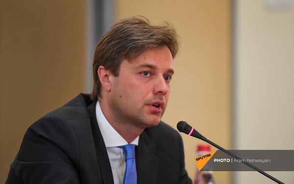 Наблюдатель от СНГ Павел Андреев на брифинге по итогам внеочередных парламентских выборах в Армении (21 июня 2021). Еревaн - Sputnik Армения