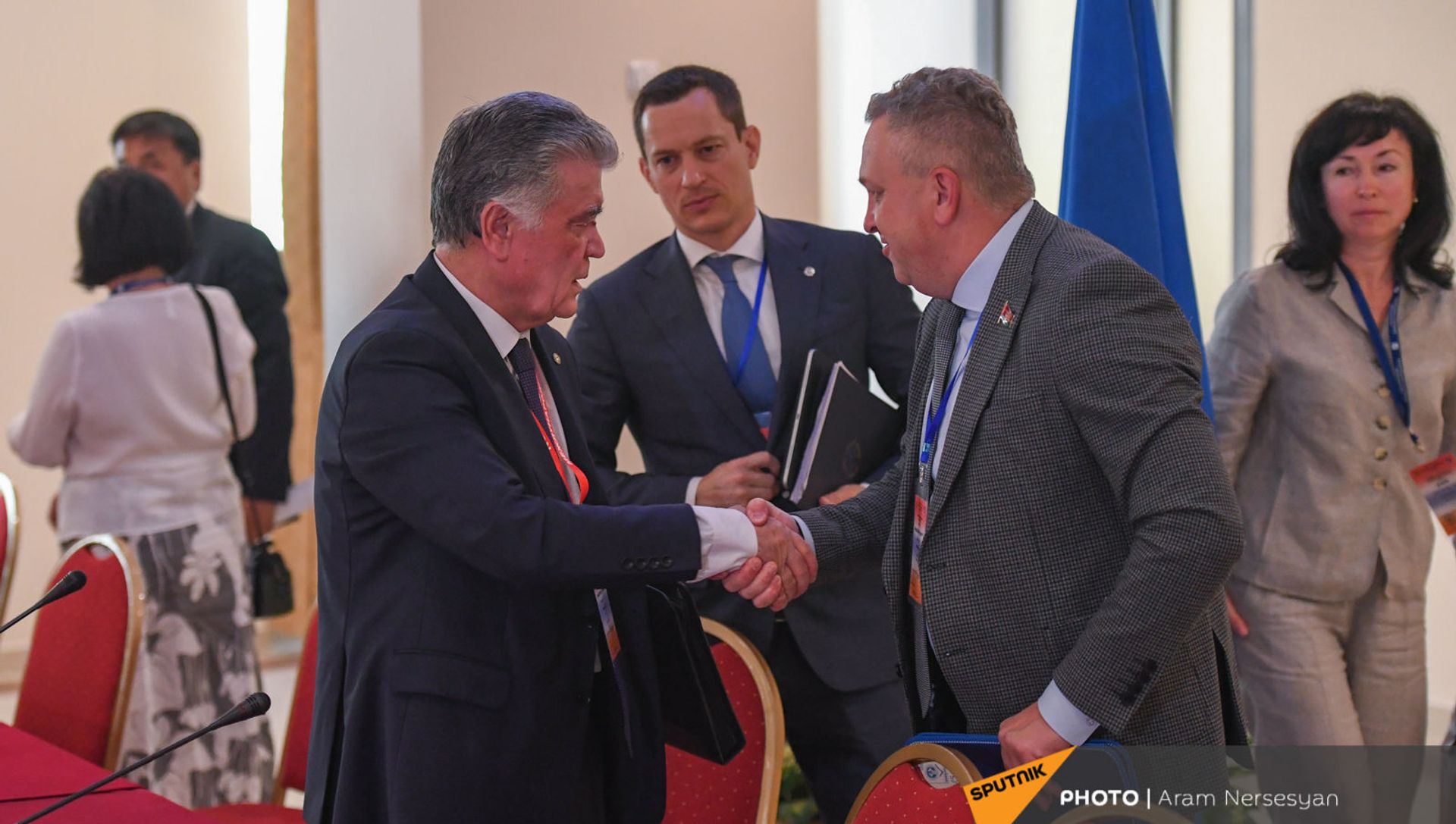 Наблюдатели от СНГ после брифинга по итогам внеочередных парламентских выборах в Армении (21 июня 2021). Еревaн Наблюдатели от СНГ после брифинга по итогам внеочередных парламентских выборах в Армении (21 июня 2021). Еревaн - Sputnik Արմենիա, 1920, 21.06.2021