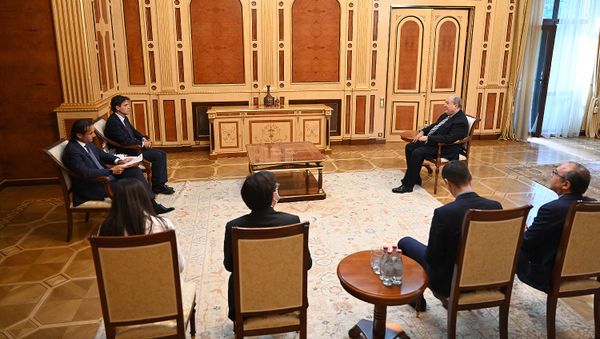 Президент Армен Саркисян принял директора БДИПЧ ОБСЕ Маттео Мекачи и генсекретаря ПA ОБСЕ Роберто Монтеллу, которые осуществили наблюдательскую миссию внеочередных выборов в НС Армении (21 июня 2021). Еревaн - Sputnik Армения