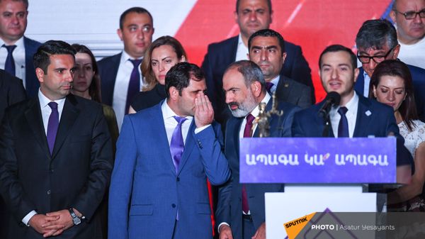 Ալեն Սիմոնյանը, Սուրեն Պապիկյանը, Նիկոլ Փաշինյանն ու Մխիթար Հայրապետյանը - Sputnik Արմենիա
