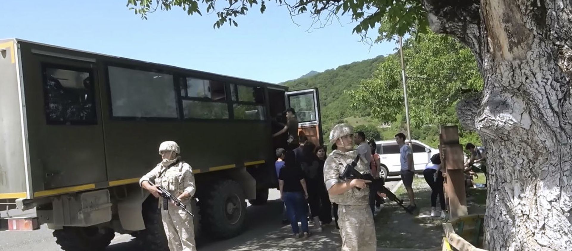 Российские миротворцы сопроводили паломников в монастыри Амарас и Ганзасар - Sputnik Արմենիա, 1920, 30.07.2021