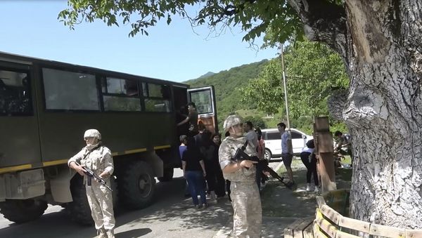 Российские миротворцы сопроводили паломников в монастыри Амарас и Ганзасар - Sputnik Արմենիա