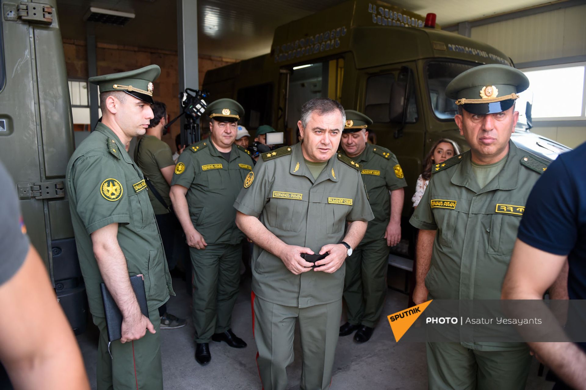 Война и героизм товарищей обязывают: как будущих солдат провожают в армянскую армию - Sputnik Армения, 1920, 22.06.2021