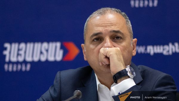 Ваге Акопян на пресс-конференции лидеров блока Айастан (22 июня 2021). Еревaн - Sputnik Армения