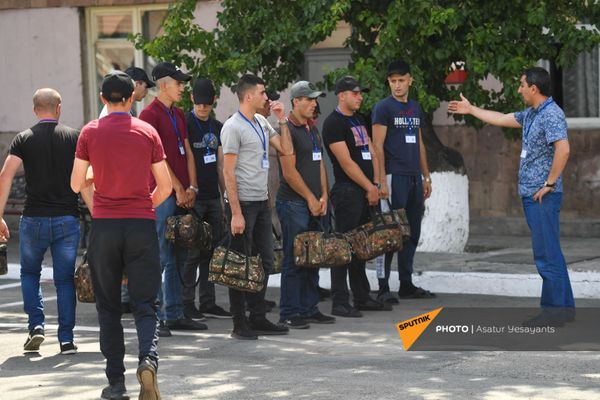 Նորակոչիկները կենտրոնական հավաքակայանում - Sputnik Արմենիա