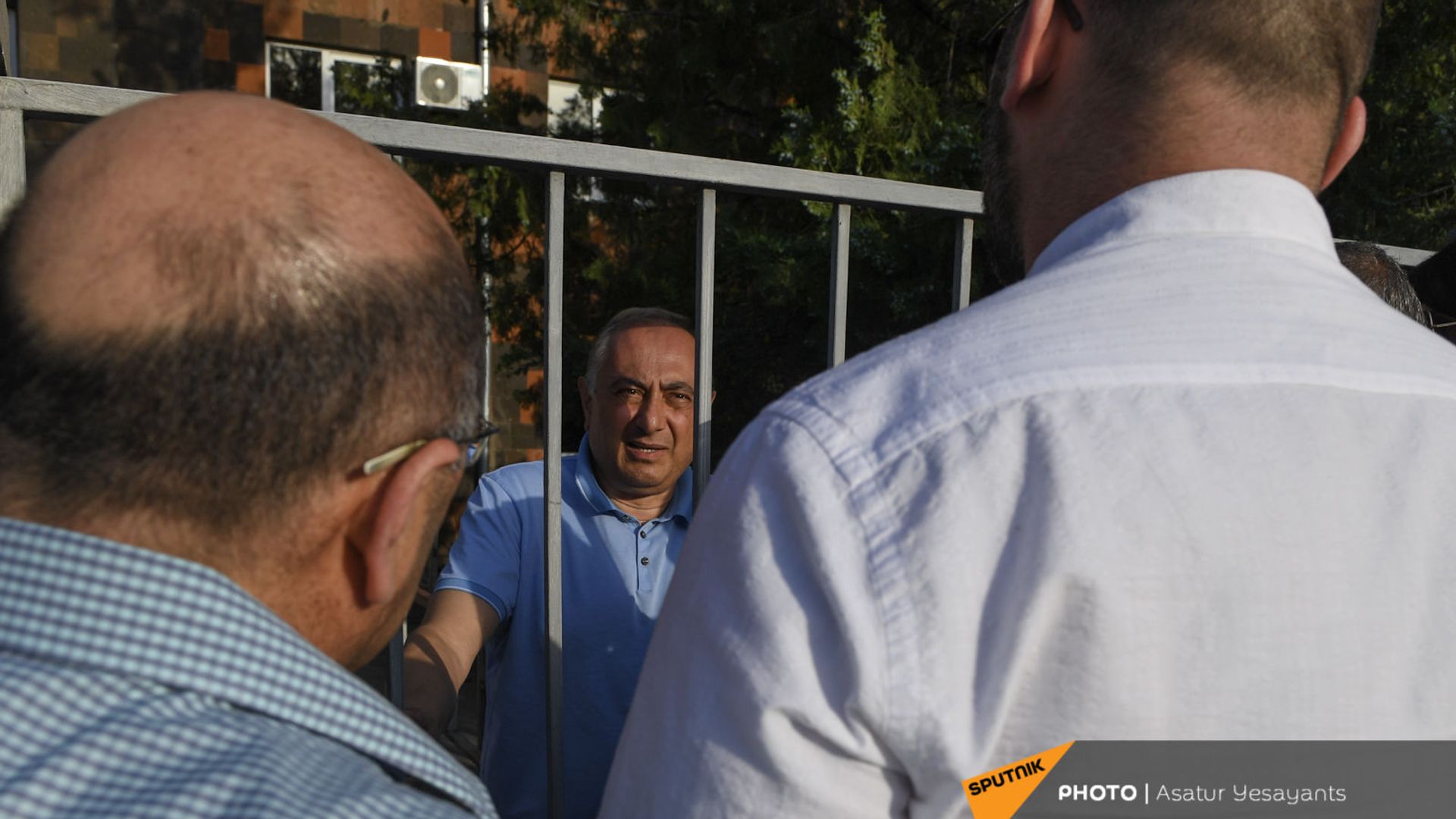 Глава медцентра Измирлян Армен Чарчян до суда (22 июня 2021). Еревaн Глава медцентра Измирлян Армен Чарчян до суда (22 июня 2021). Еревaн - Sputnik Արմենիա, 1920, 25.06.2021