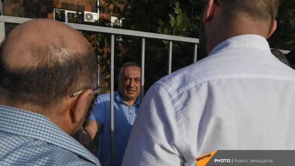 Глава медцентра Измирлян Армен Чарчян до суда (22 июня 2021). Еревaн - Sputnik Армения