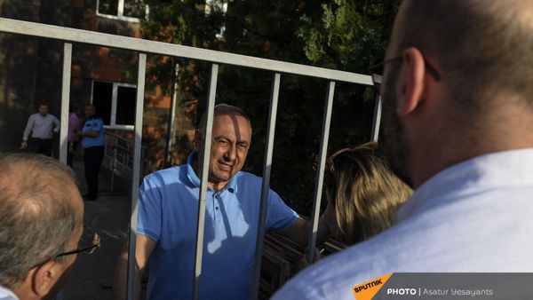 Глава медцентра Измирлян Армен Чарчян до суда (22 июня 2021). Еревaн - Sputnik Армения