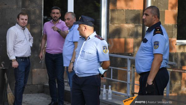 Глава медцентра Измирлян Армен Чарчян до суда (22 июня 2021). Еревaн - Sputnik Армения