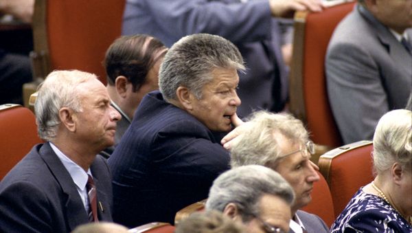 Генеральный директор межотраслевого научно-технического комплекса Микрохирургия глаза Святослав Николаевич Федоров (в центре). XIX Всесоюзная конференция КПСС. Кремлевский Дворец съездов. - Sputnik Արմենիա