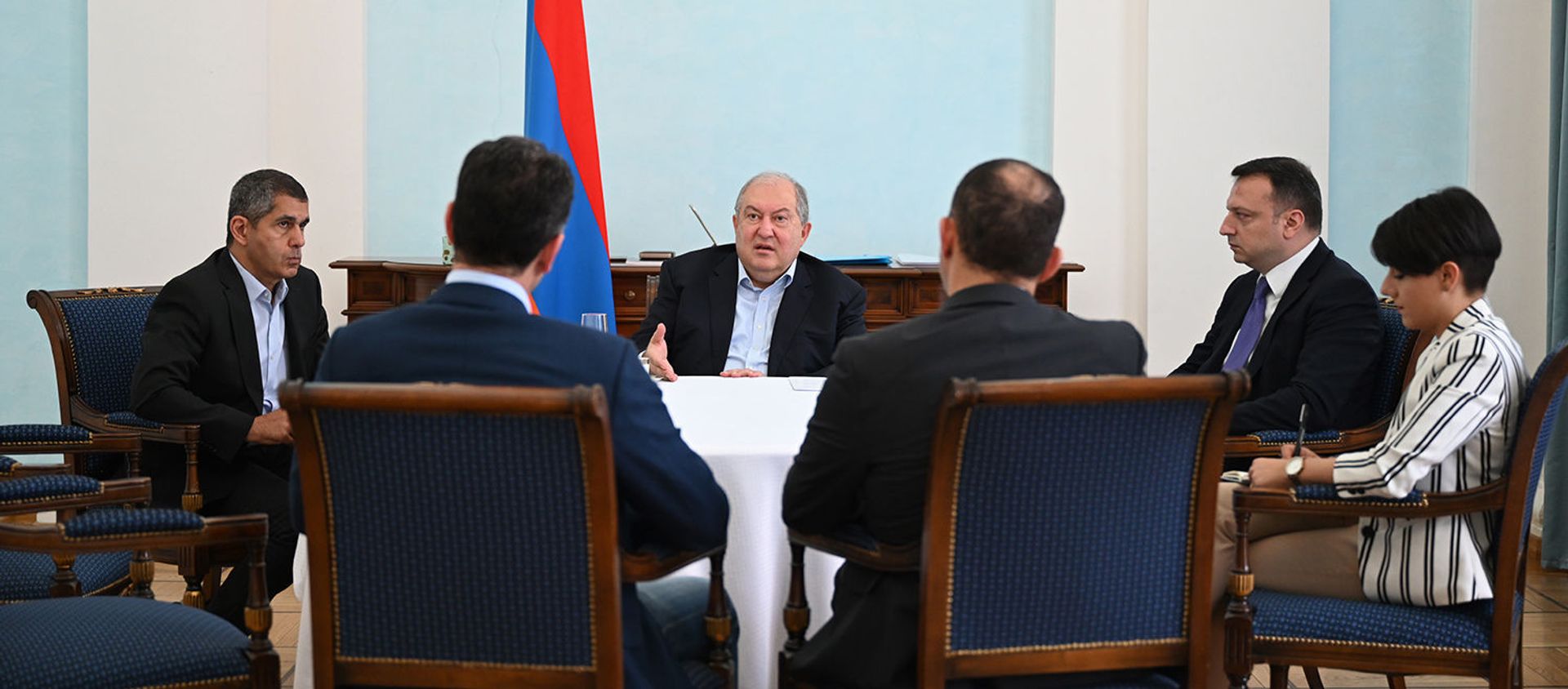 Президент Армен Саркисян принял исполняющего обязанности министра экономики Ваана Керобяна и исполнительного директора Фонда науки и технологий Армении (FAST) Армена Оруджяна (24 июня 2021). Еревaн - Sputnik Արմենիա, 1920, 24.06.2021