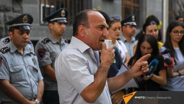 Акция перед прокуратурой в поддержку Армена Чарчяна (24 июня 2021). Еревaн - Sputnik Արմենիա