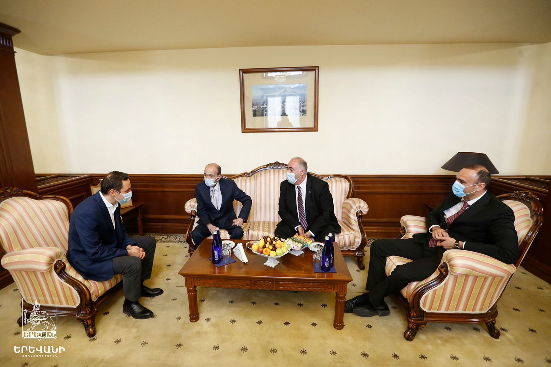 Սա ինձ ավելի երիտասարդացրեց. 83-ամյա դոկտորը ստացավ Երևանի պատվավոր քաղաքացու հավաստագիրը - Sputnik Արմենիա, 1920, 25.06.2021