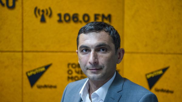Директор Национального центра лечения зависимостей Сурен Назинян в гостях радио Sputnik - Sputnik Армения