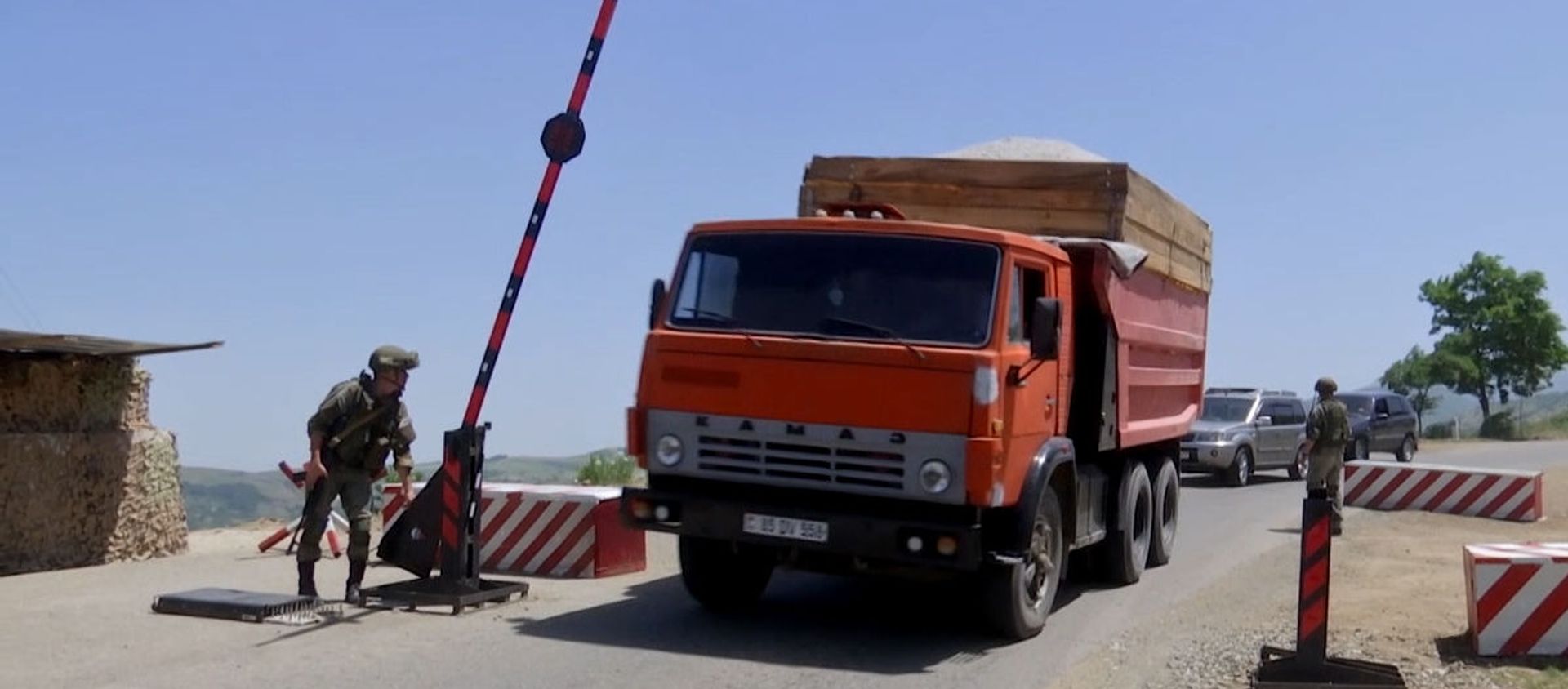 Российские миротворцы в Лачинском коридоре Российские миротворцы в Лачинском коридоре - Sputnik Արմենիա, 1920, 26.06.2021