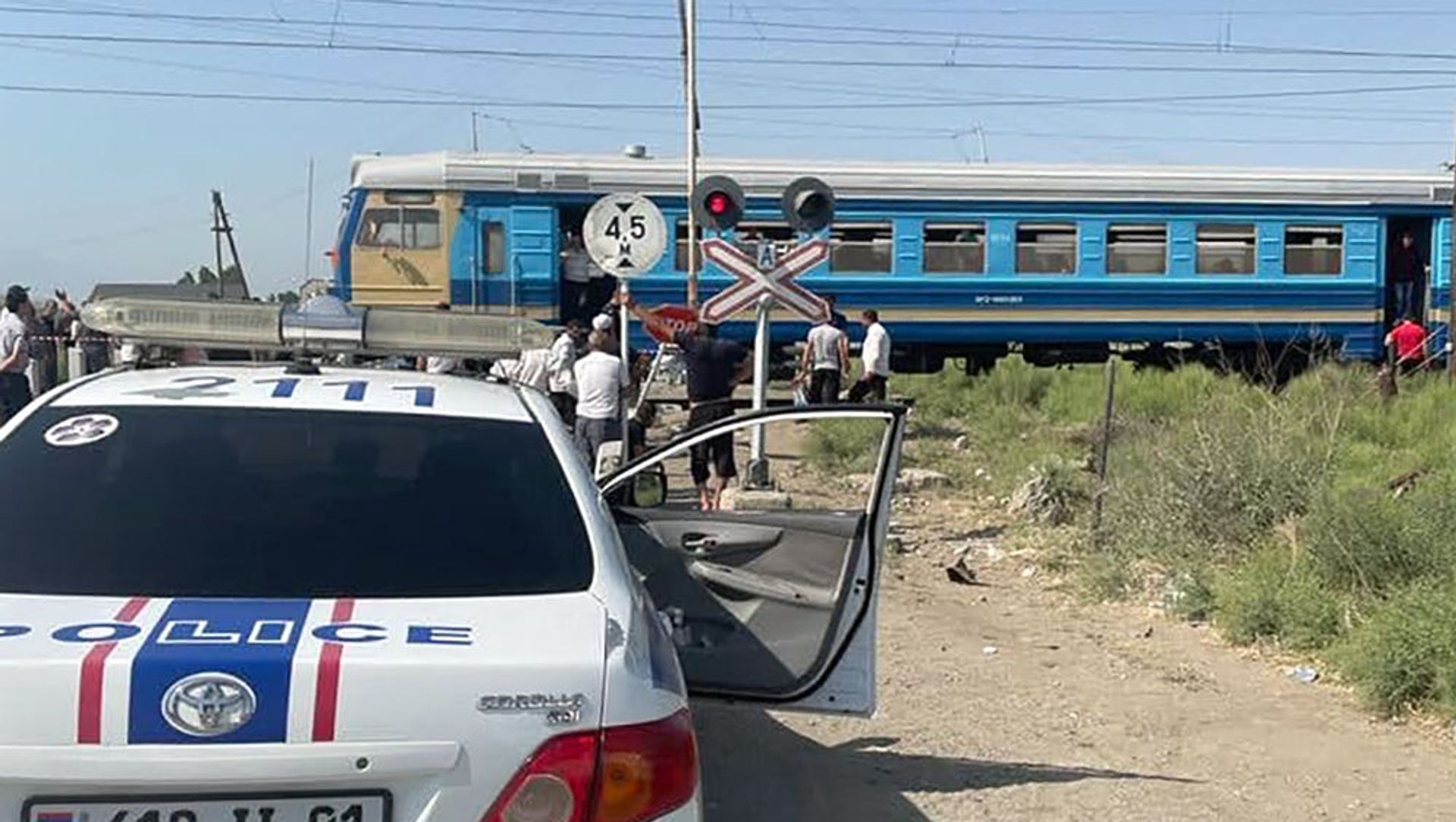 Дорожно-транспортное происшествие с участием пассажирского электропоезда и легкового автомобиля (27 июня 2021). Армавир Дорожно-транспортное происшествие с участием пассажирского электропоезда и легкового автомобиля (27 июня 2021). Армавир - Sputnik Армения, 1920, 27.06.2021