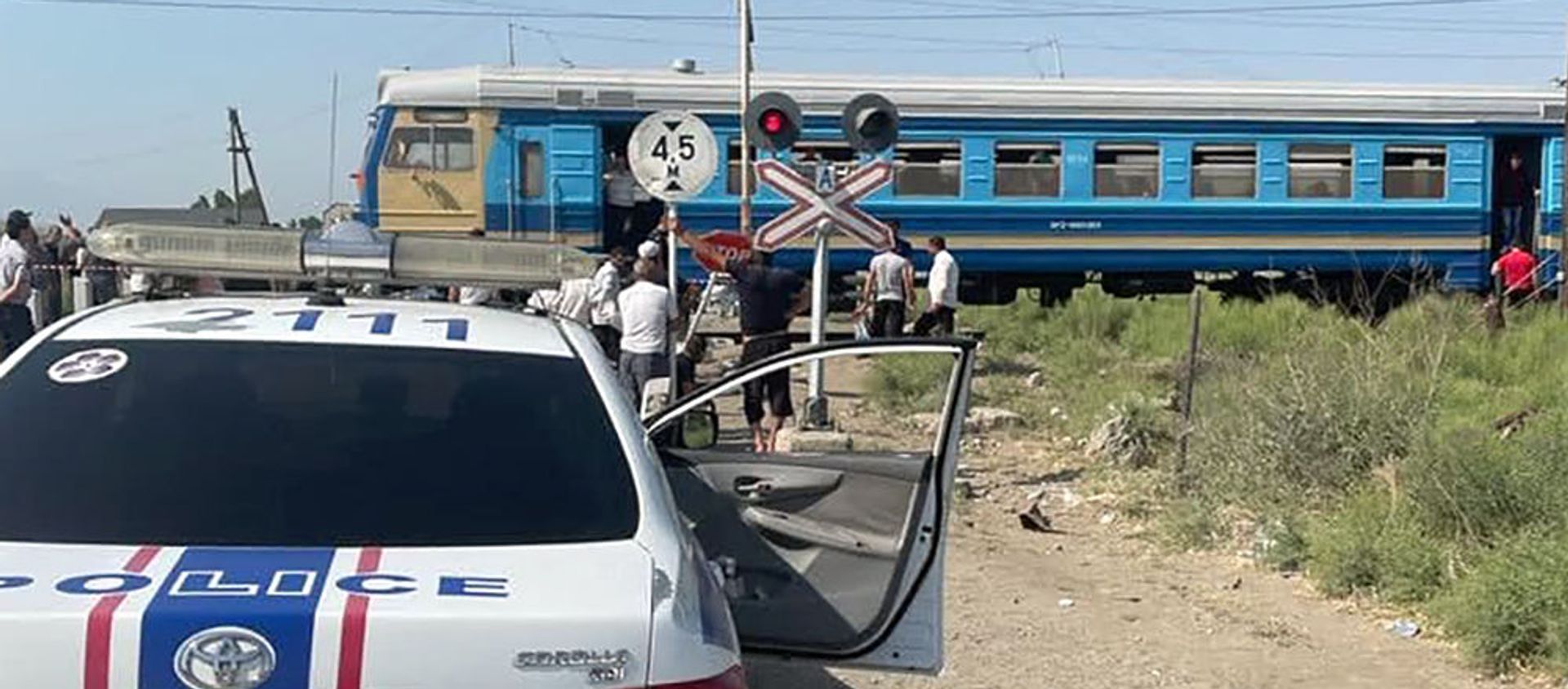 Дорожно-транспортное происшествие с участием пассажирского электропоезда и легкового автомобиля (27 июня 2021). Армавир Дорожно-транспортное происшествие с участием пассажирского электропоезда и легкового автомобиля (27 июня 2021). Армавир - Sputnik Армения, 1920, 27.06.2021