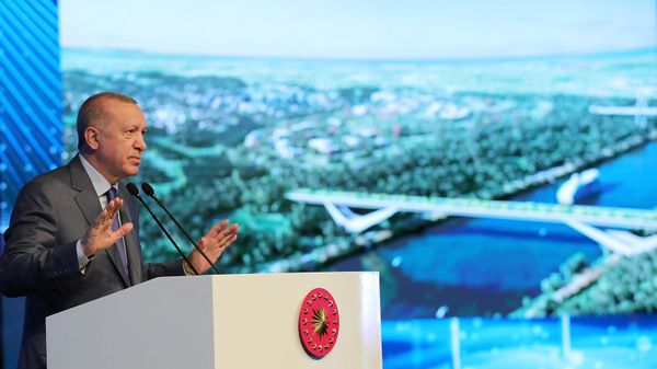 Президент Турции Реджеп Тайип Эрдоган выступает на церемонии закладки фундамента моста Сазлидере над запланированным маршрутом канала Стамбул (26 июня 2021). Турция - Sputnik Արմենիա