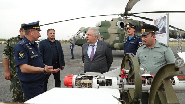 И.о. министра обороны Вагаршак Арутюнян посетил аэропорт Эребуни (29 июня 2021). Еревaн - Sputnik Армения