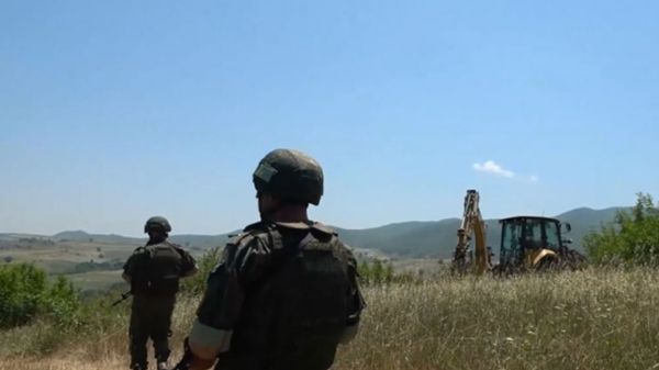 Российские миротворцы обеспечивают безопасность восстановительных работ водопровода в Мартунинском районе - Sputnik Армения