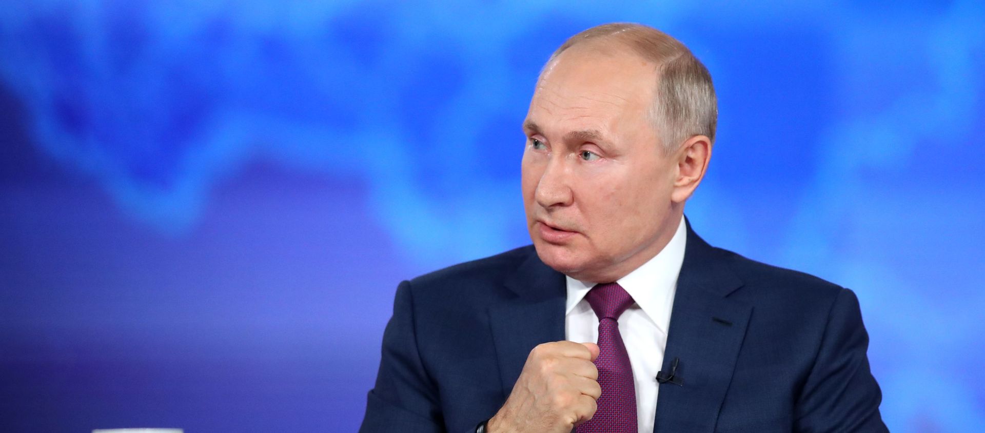 Президент РФ Владимир Путин во время ежегодной специальной программы Прямая линия с Владимиром Путиным в эфире российских телеканалов и радиостанций (30 июня 2021). Москва - Sputnik Армения, 1920, 30.06.2021