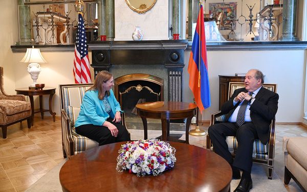 Հայաստանի նախագահն այցելել է ՀՀ-ում ԱՄՆ-ի դեսպանի կեցավայր - Sputnik Արմենիա