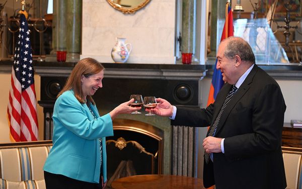 Հայաստանի նախագահն այցելել է ՀՀ-ում ԱՄՆ-ի դեսպանի կեցավայր - Sputnik Արմենիա