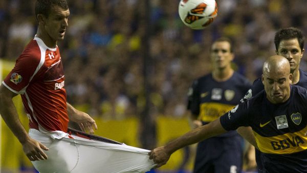 Игроки футбольных клубов Boca Juniors и Toluca Аргентины и Мексики во время матча на Кубке Либертадорес в Буэнос-Айресе  - Sputnik Արմենիա