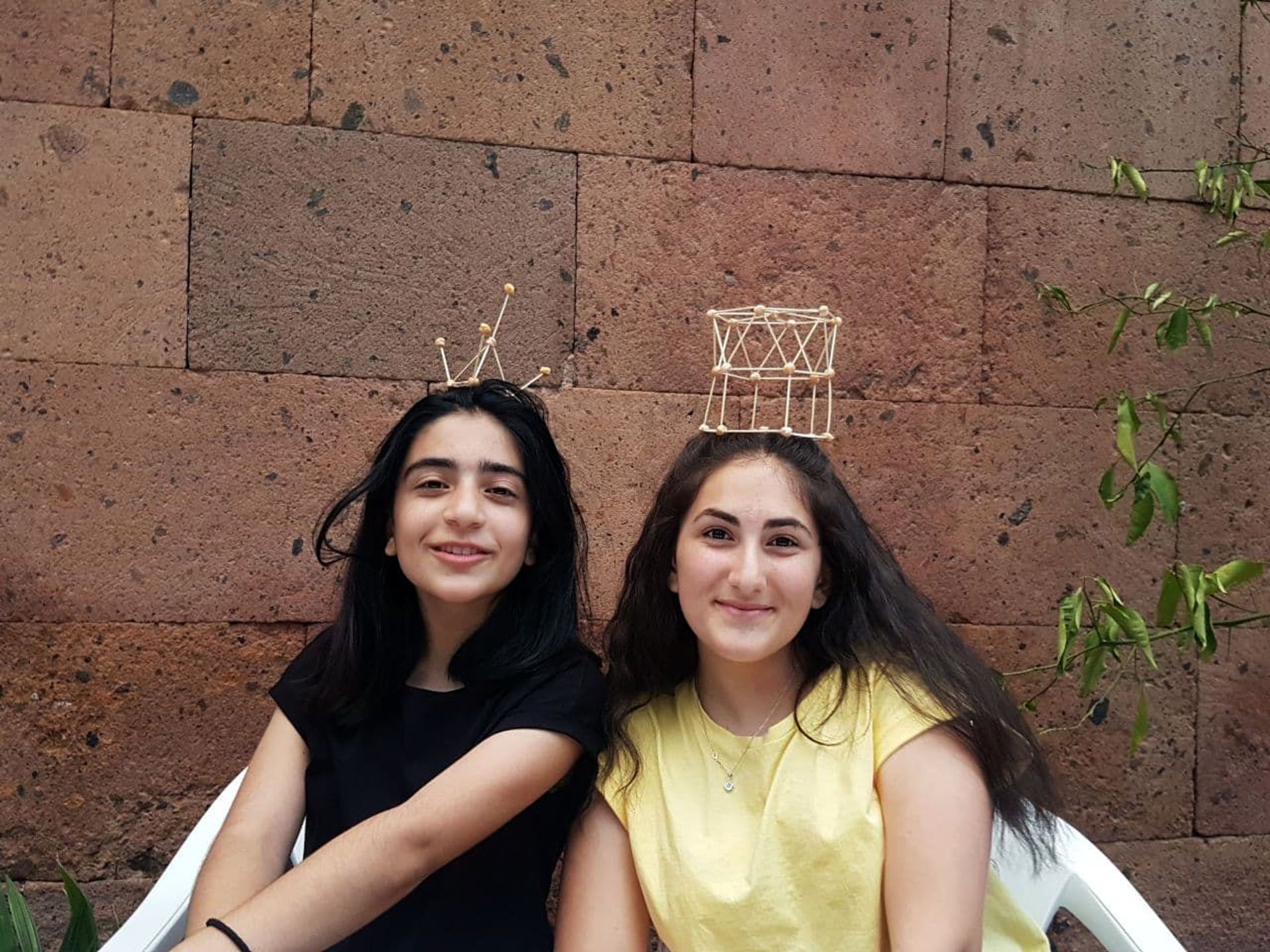 «Պապիկն էլ այդպես կաներ». ինչ արեցին Վիկտոր Համբարձումյանի թոռները արցախցի երեխաների համար - Sputnik Արմենիա, 1920, 04.07.2021