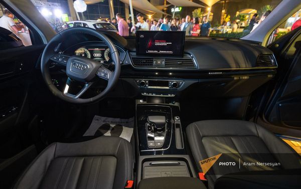 Презентация нового кроссовера Audi Q5 в Ереване Презентация нового кроссовера Audi Q5 в Ереване - Sputnik Армения