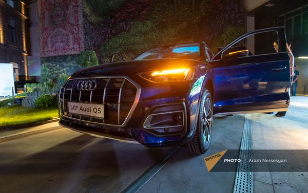 Презентация нового кроссовера Audi Q5 в Ереване Презентация нового кроссовера Audi Q5 в Ереване - Sputnik Армения