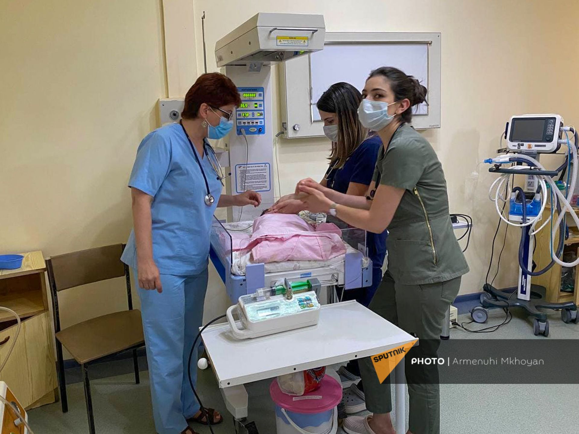 Բարակ ծածկոցով, կեղտոտ, անխնամ. Գյումրու Ավտոկայան թաղամասում թողել են նորածին տղա երեխայի - Sputnik Արմենիա, 1920, 03.07.2021
