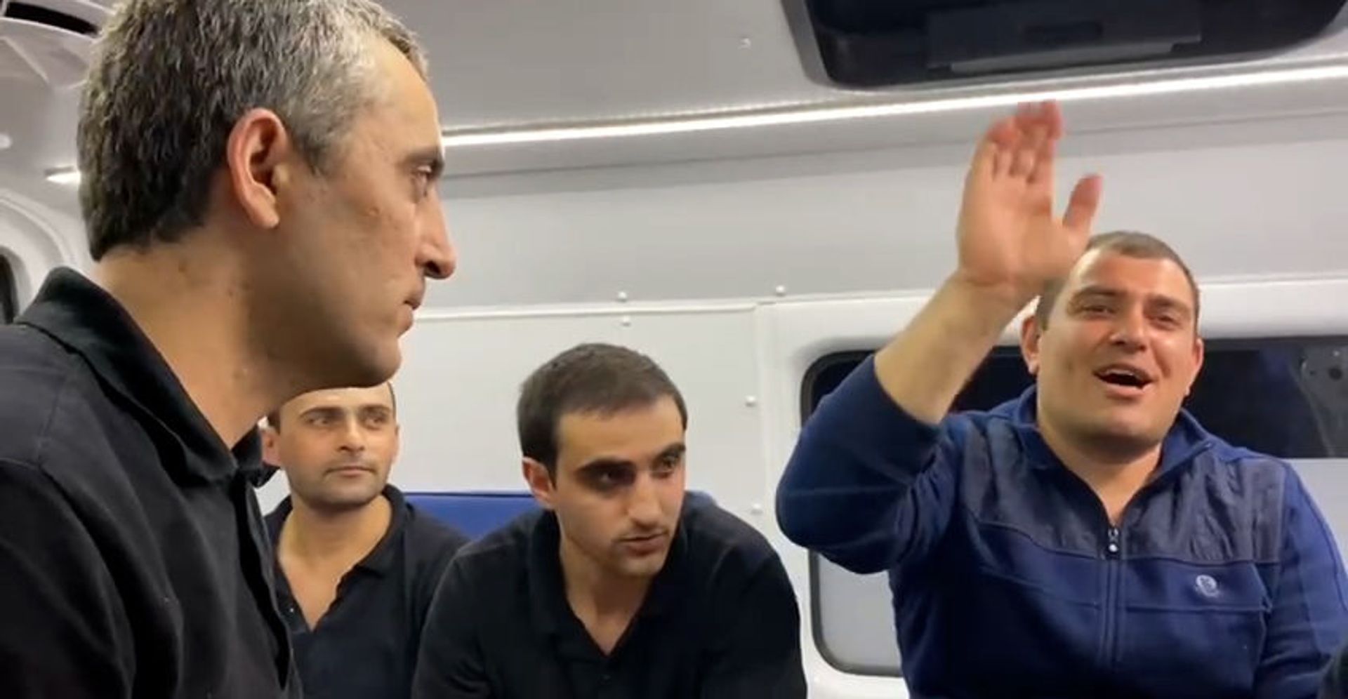 Բաքվից 15 հայ ռազմագերիներ վերադարձան ինչ է կատարվում «Էրեբունի» օդանավակայանում - Sputnik Արմենիա, 1920, 03.07.2021