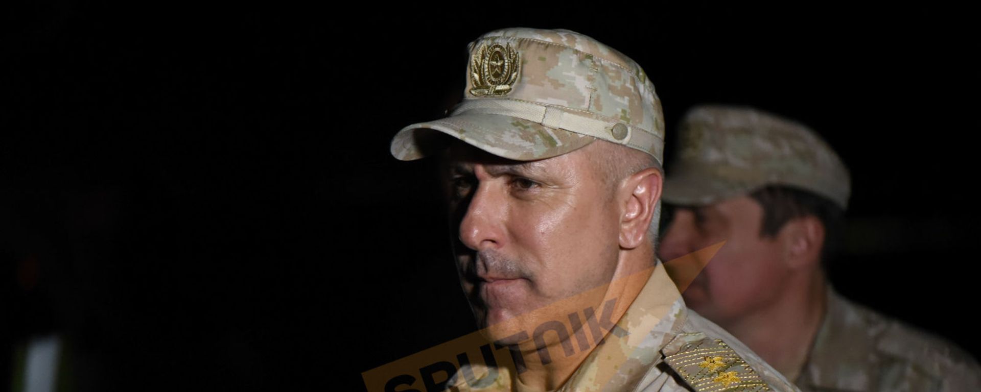 Рустам Мурадов c группой вернувшихся армянских военнопленных в аэропорту Эребуни (3 июля 2021). Ереван - Sputnik Արմենիա, 1920, 10.09.2021