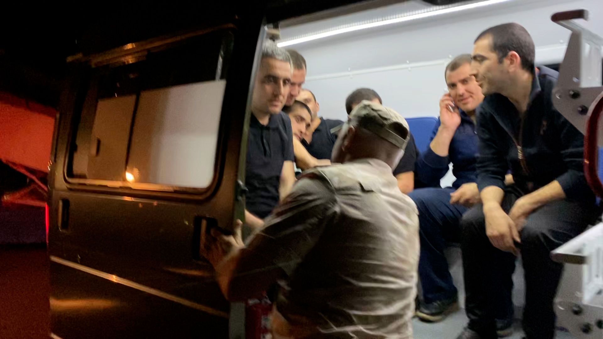 Наконец мы на Родине - эксклюзивное видео прибытия армянских пленных - Sputnik Армения, 1920, 03.07.2021