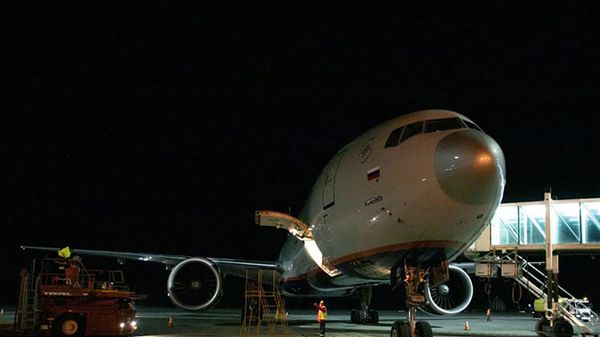 Самолет с грузом вакцины Sputnik-V прибыл в Армению Самолет с грузом вакцины Sputnik-V прибыл в Армению - Sputnik Армения