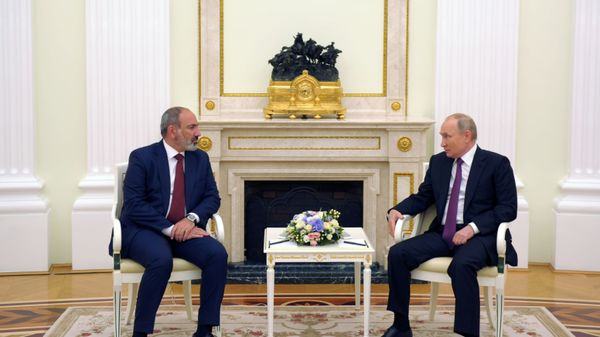 Переговоры и.о. премьер-министра Армении Никола Пашиняна и президента РФ Владимира Путина (7 июля 2021). Москва - Sputnik Армения