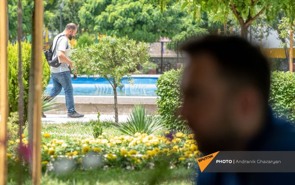 Анестезиолог-реаниматолог Геворг Мсрян беседует с корреспондентом Sputnik Армения - Sputnik Армения