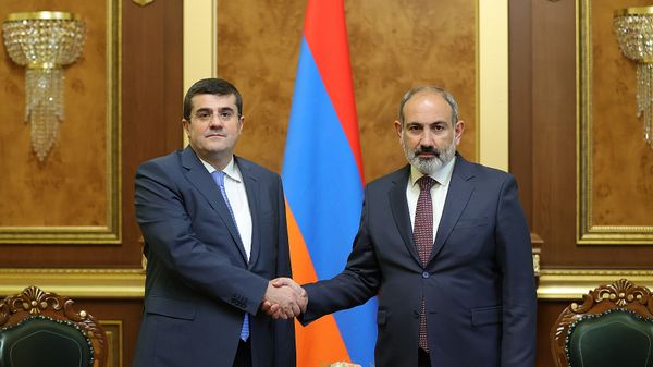 Արայիկ Հարությունյանն ու Նիկոլ Փաշինյանը - Sputnik Արմենիա