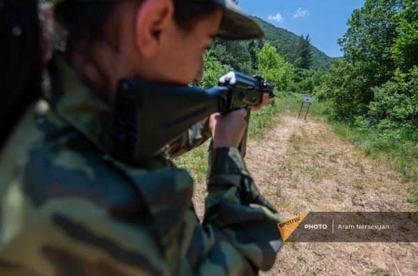11-классники готовятся к военной жизни в военно-тренировочном лагере по пилотной программе МОНКС 11-классники готовятся к военной жизни в военно-тренировочном лагере по пилотной программе МОНКС - Sputnik Армения