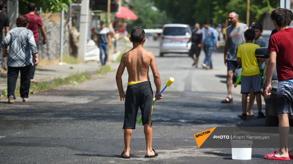 Улица во время праздника Вардавар (11 июля 2021). Гарни - Sputnik Армения