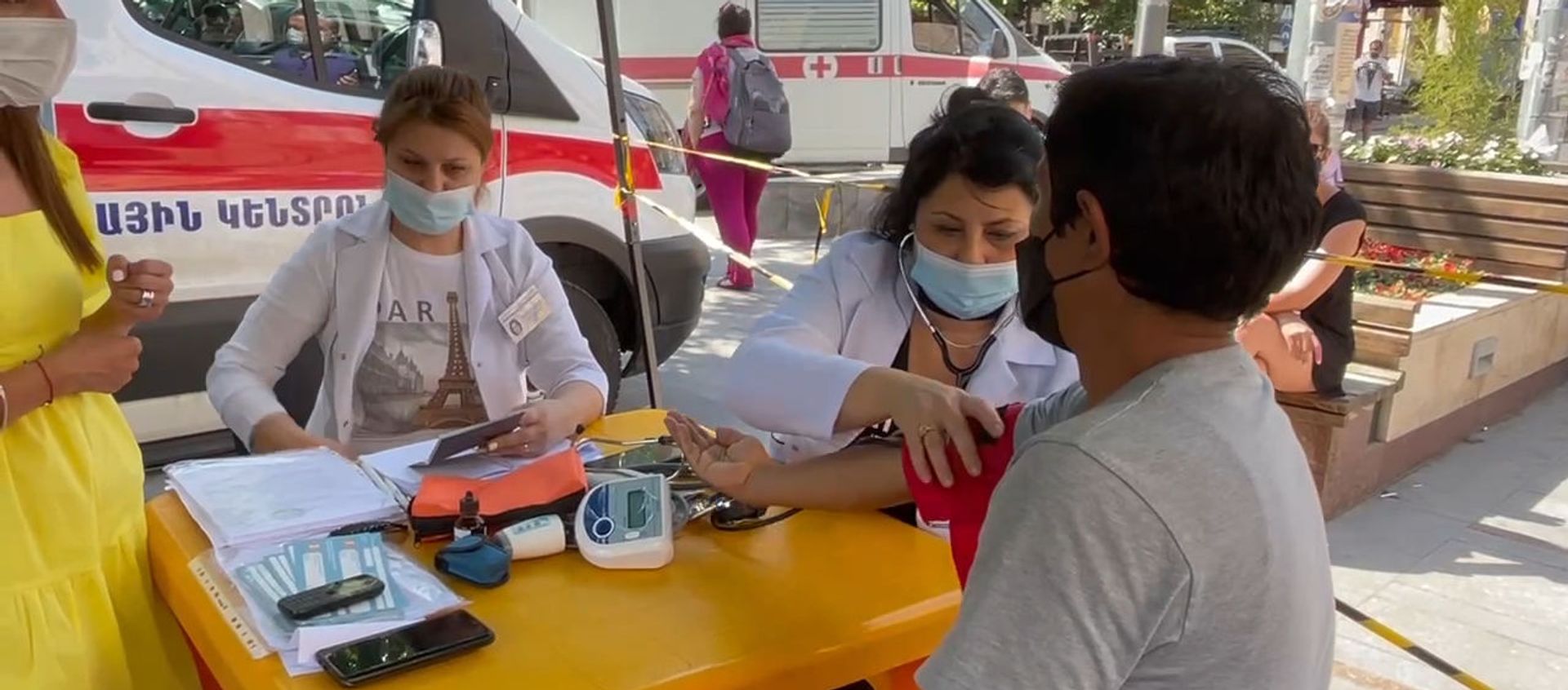 Իրանցիները Երևանում օրերով հերթ են կանգնում կորոնավիրուսի դեմ պատվաստվելու համար - Sputnik Արմենիա, 1920, 12.07.2021