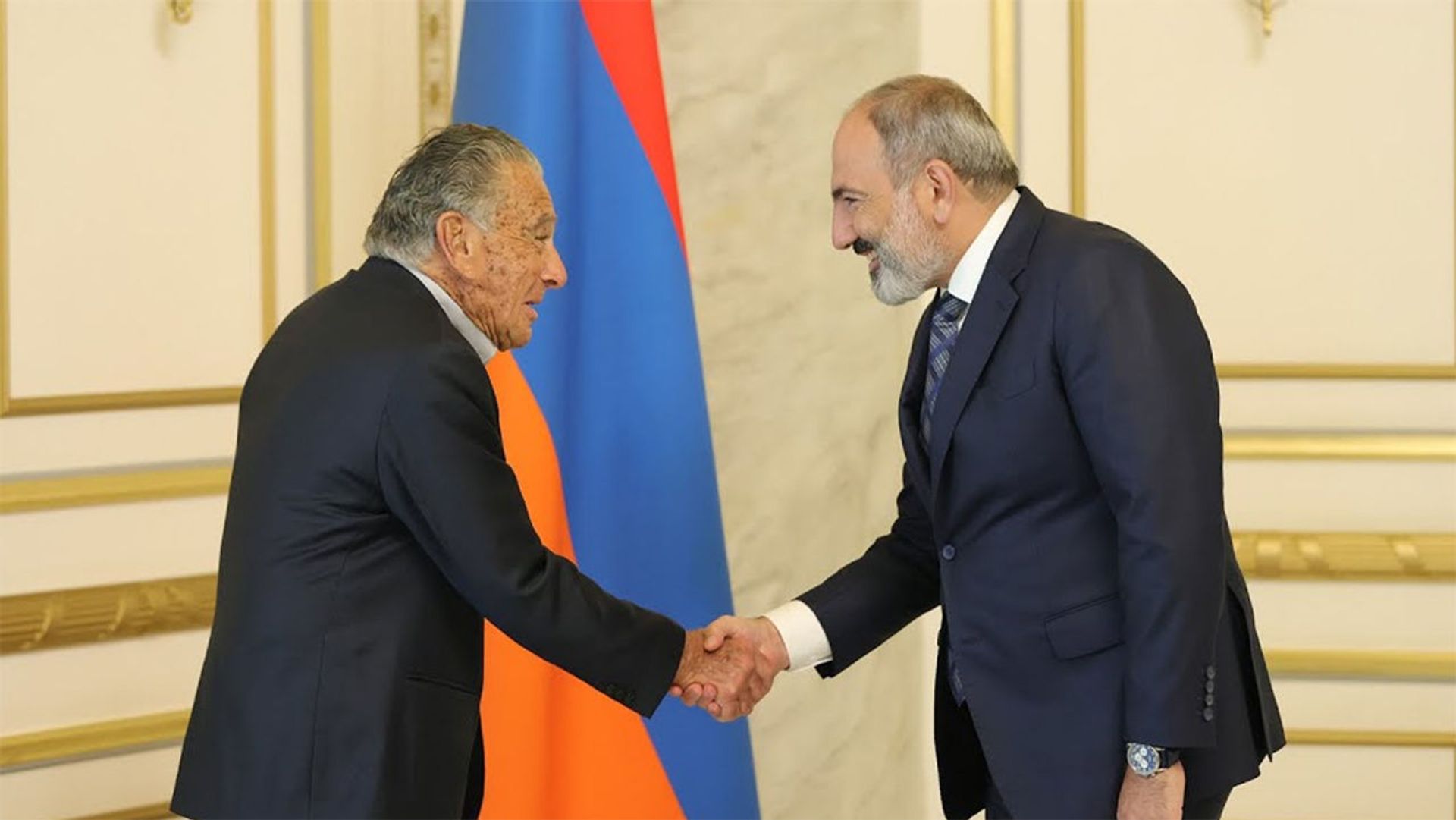 «Իմ զարմիկ Մարտինը շատ շուտով կժամանի». Էդուարդո Էռնեկյանը նոր ներդրում կանի Հայաստանում - Sputnik Արմենիա, 1920, 12.07.2021