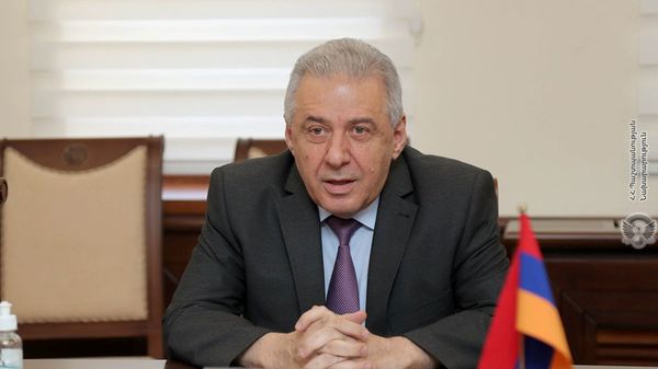 И.о. министра обороны Вагаршак Арутюнян принял заместителя начальника Генштаба ВС РФ генерал-полковника Сергея Истракова (13 июля 2021). Еревaн - Sputnik Армения
