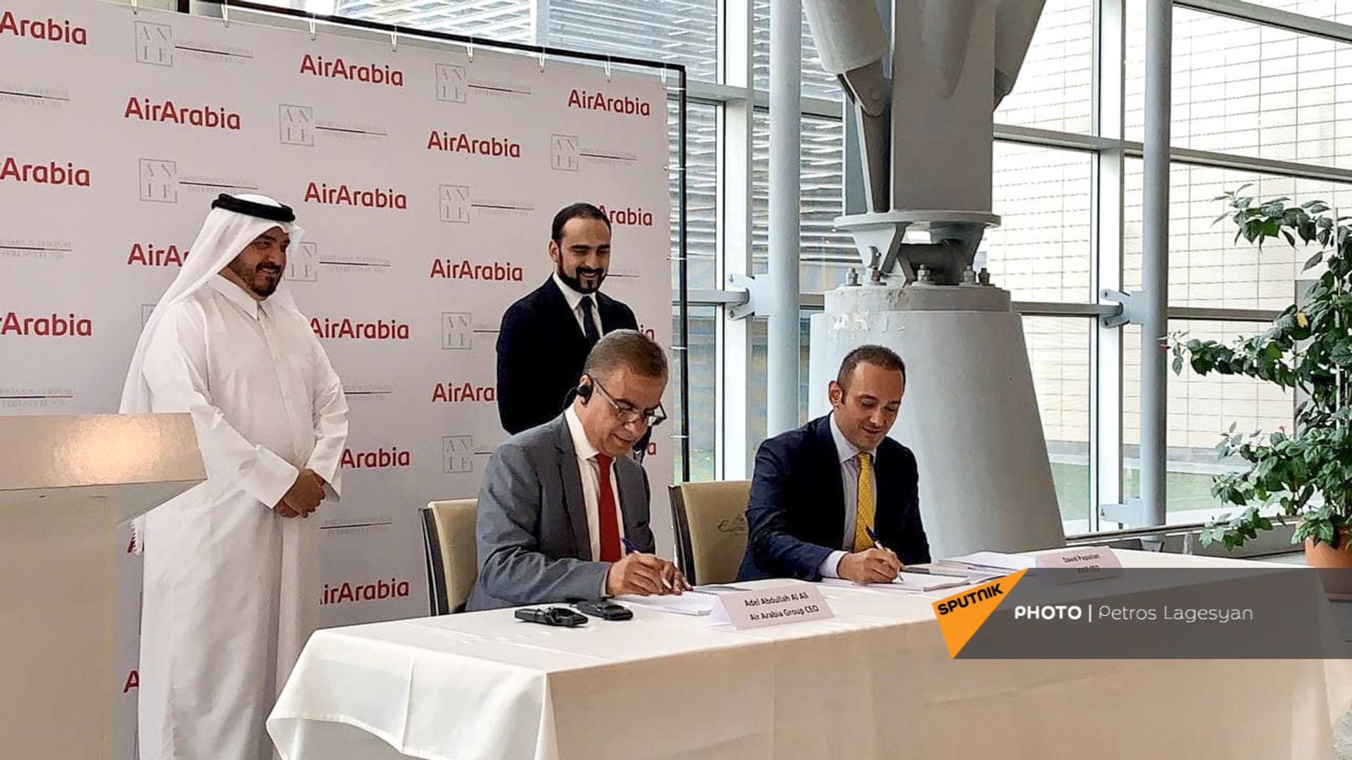 Тигран Авинян во время подписания соглашения с AirArabia (14 июля 2021). Еревaн Тигран Авинян во время подписания соглашения с AirArabia (14 июля 2021). Еревaн - Sputnik Армения, 1920, 14.07.2021