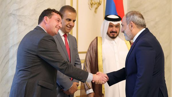 И.о. премьер-министра Никол Пашинян принял председателя правления Air Arabia шейха Абдуллу бин Мохаммада Аль Тани  (14 июля 2021).  - Sputnik Армения