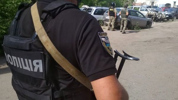 В Полтаве мужчина с гранатой захватил в заложники начальника угрозыска - Sputnik Армения