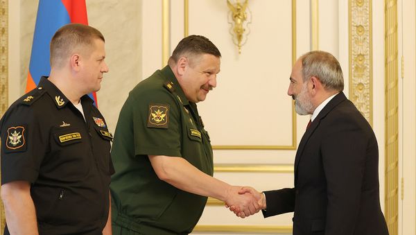 И.о. премьер-министра Никол Пашинян принял заместителя начальника ГШ ВС России генерал-полковника Сергея Истракова (16 июля 2021). Еревaн - Sputnik Արմենիա