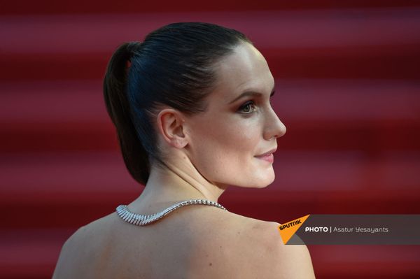 Ана Жирардо на красной дорожке во время церемонии закрытия Каннского кинофестиваля Ана Жирардо на красной дорожке во время церемонии закрытия Каннского кинофестиваля - Sputnik Армения